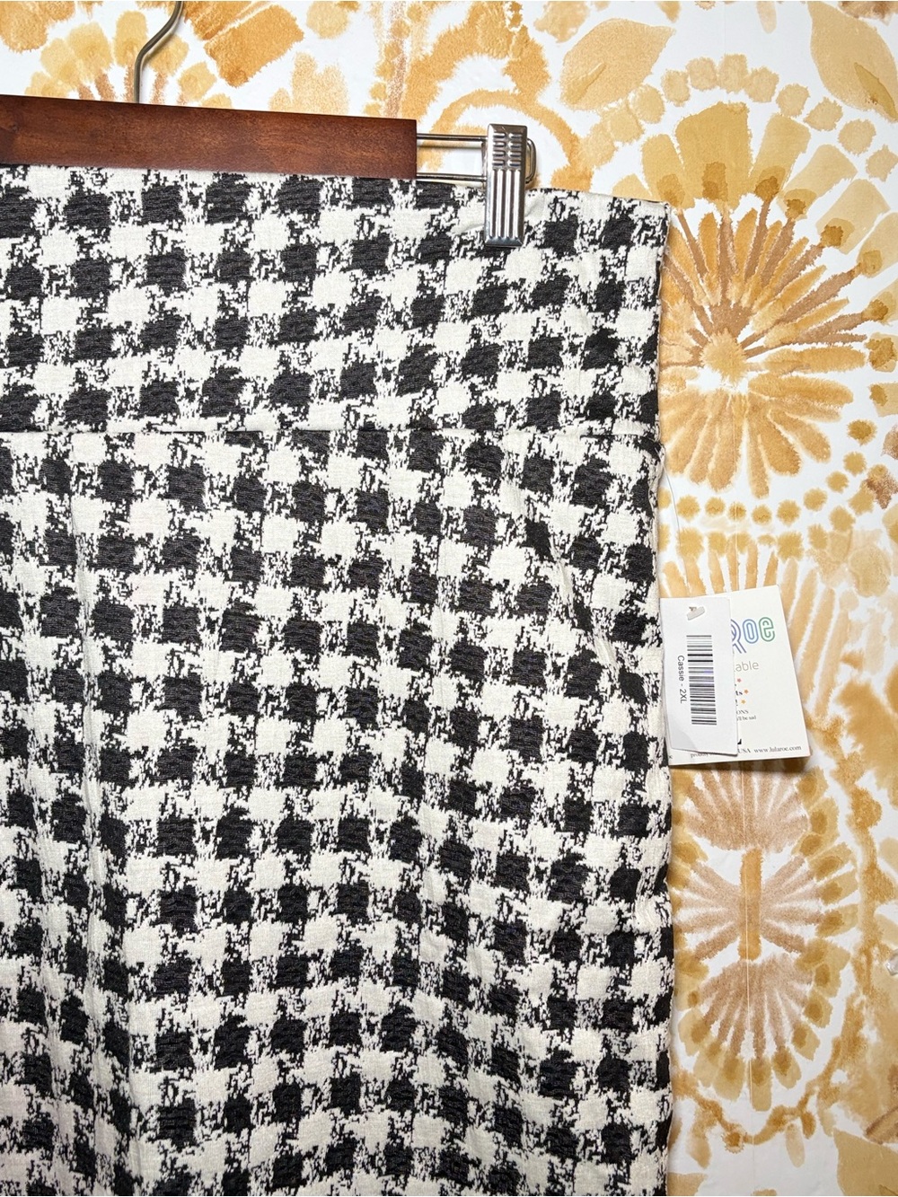 NWT Black & White Houndstooth Pencil Skirt | Classic Career Chic | Stretch Knit - Picture 6 of 9